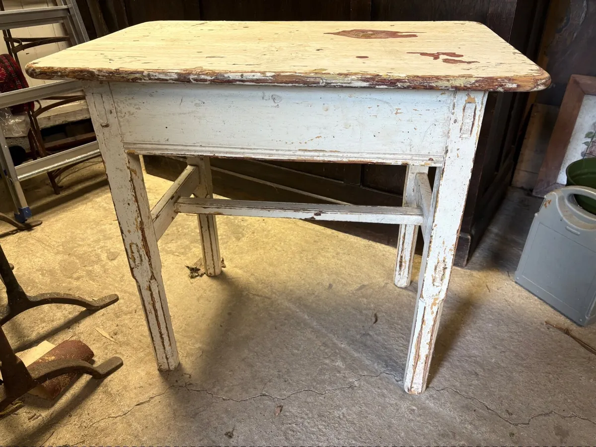 Small 200 year old Irish side table - Image 1