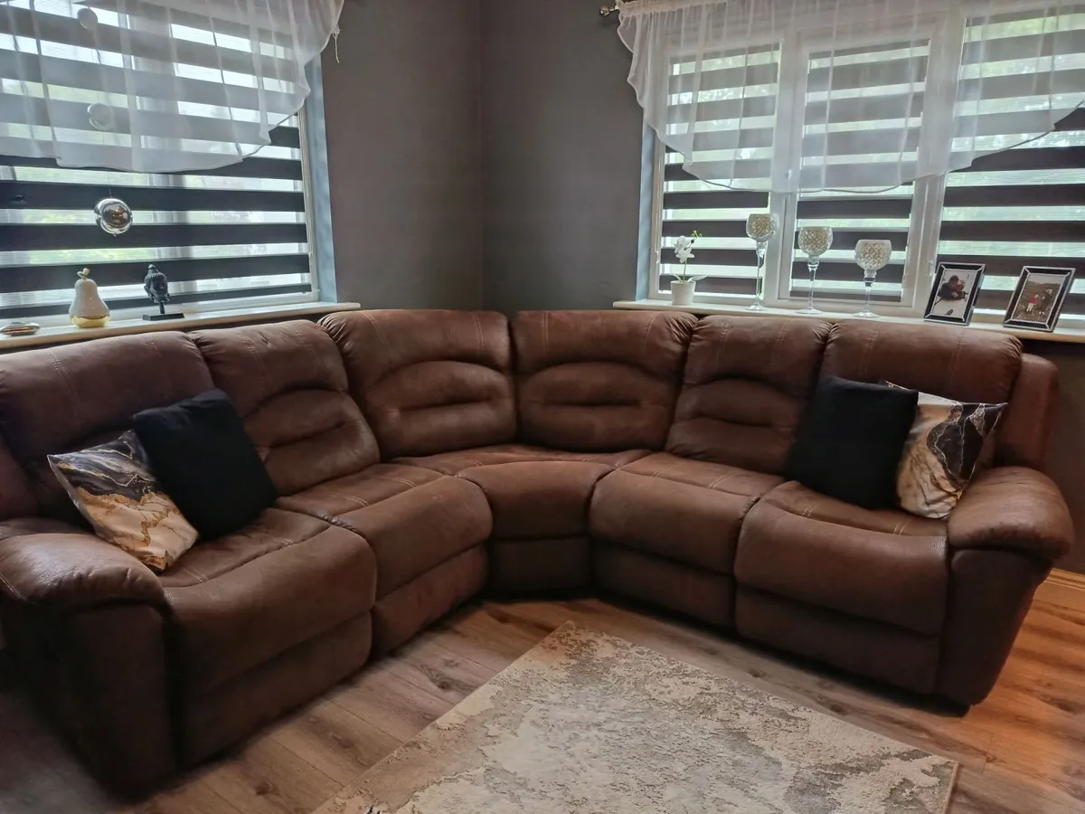 Corner sofa - Image 1
