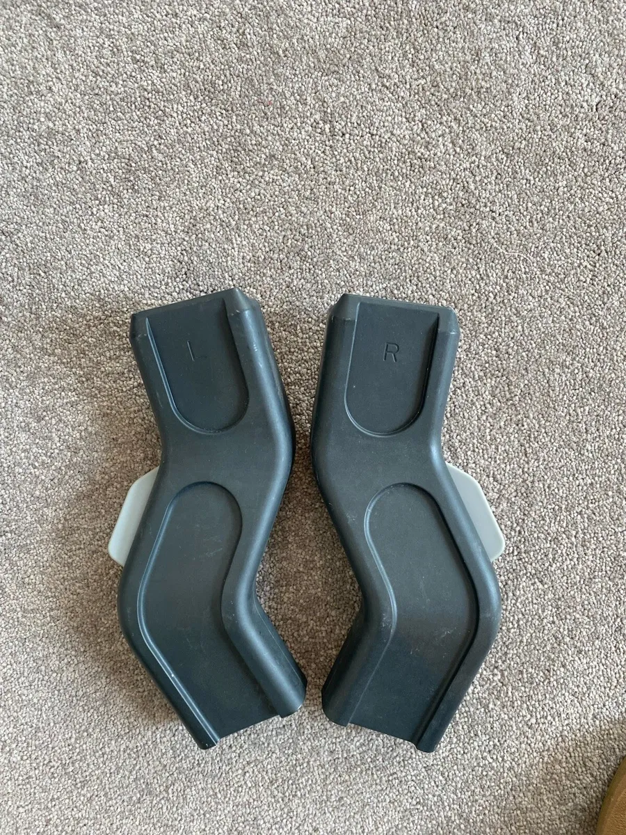 Maxi cosi newborn car seat and base - Image 2