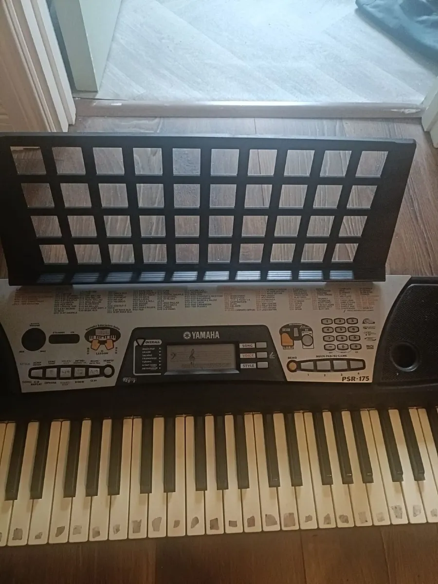 Yamaha PSR-175 Keyboard - Image 1