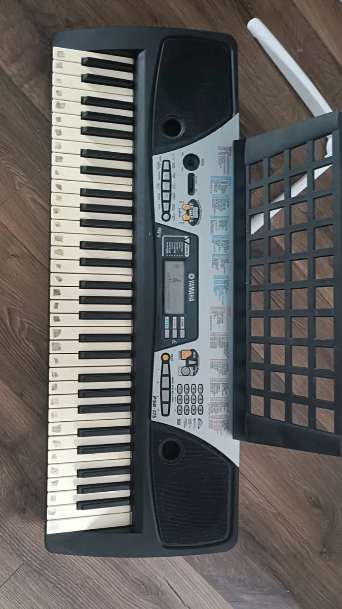 Yamaha PSR-175 Keyboard - Image 2