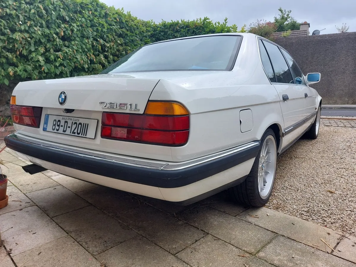 BMW 7-Series 1989 - Image 2