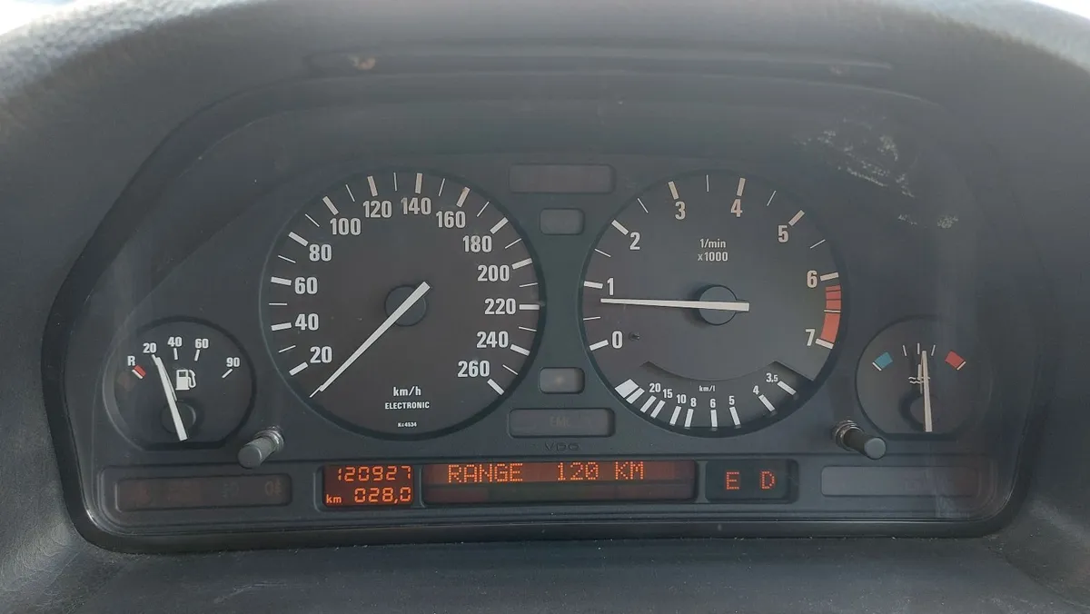 BMW 7-Series 1989 - Image 4