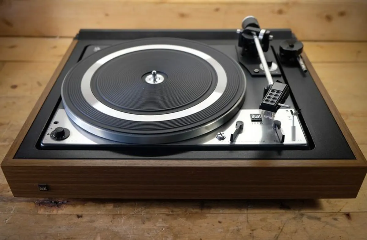 Dual 1226 Vintage Turntable - Image 2