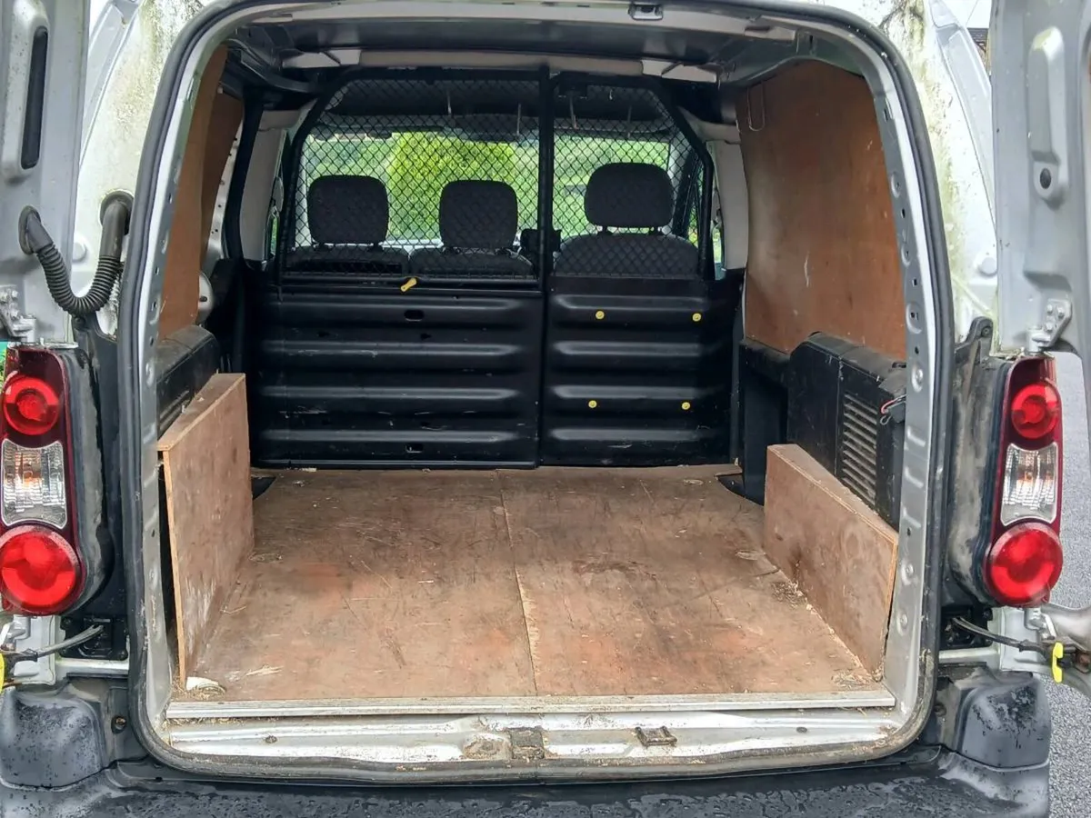 Van - Image 4