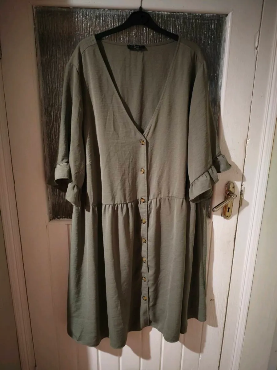 Newlook curves, khaki green smock dress. - Image 1