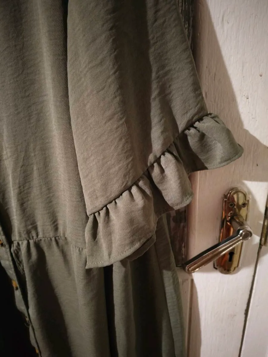 Newlook curves, khaki green smock dress. - Image 3