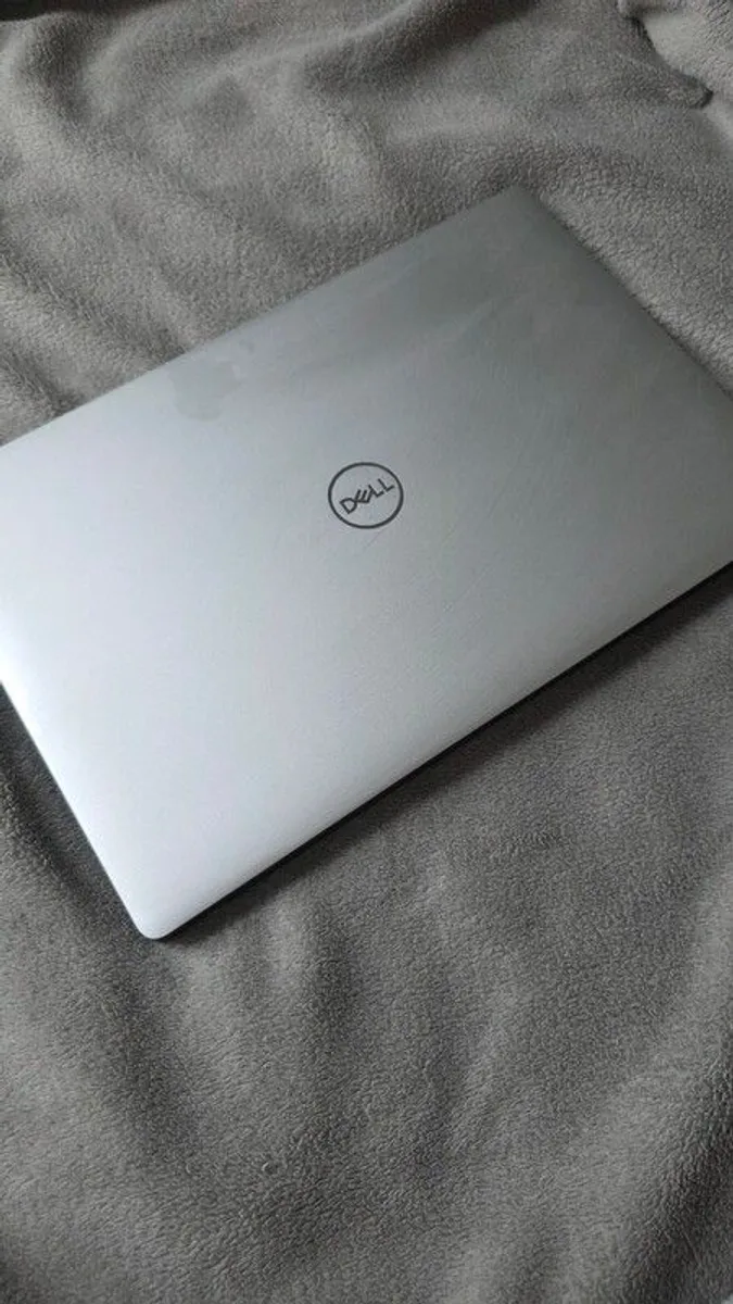 Dell XPS 15 9570 missing hard drive and motherboard. - Image 2