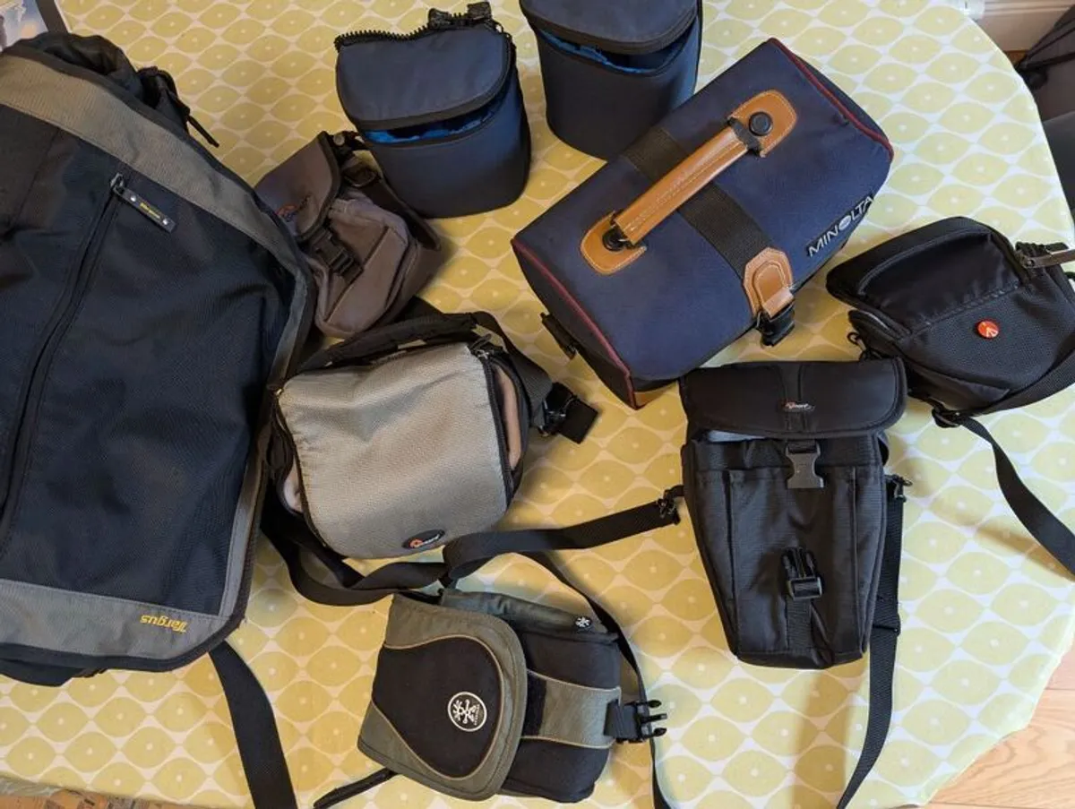 Selection of Camera bags under 20 euro - Image 1