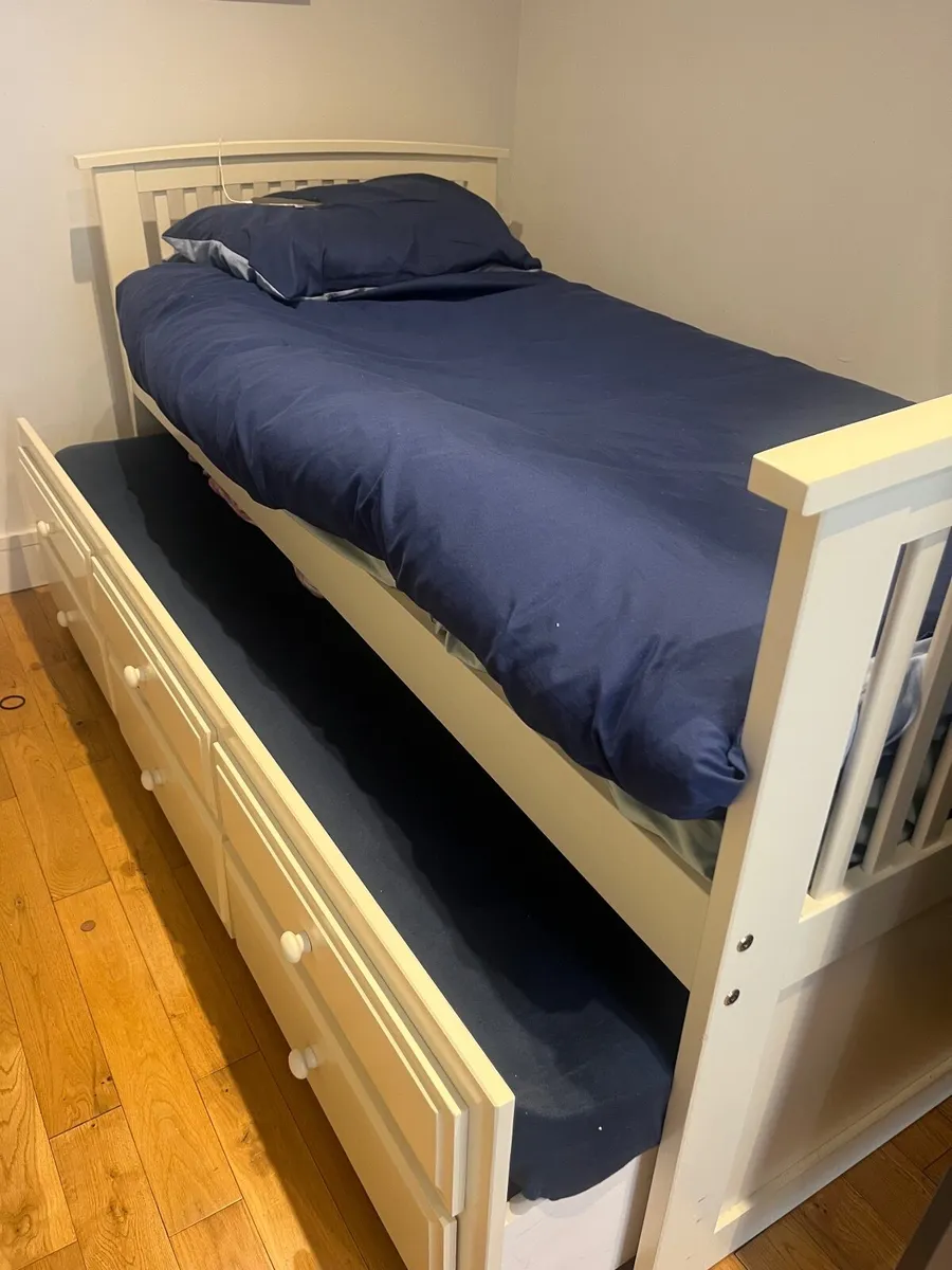 Bed - Image 1