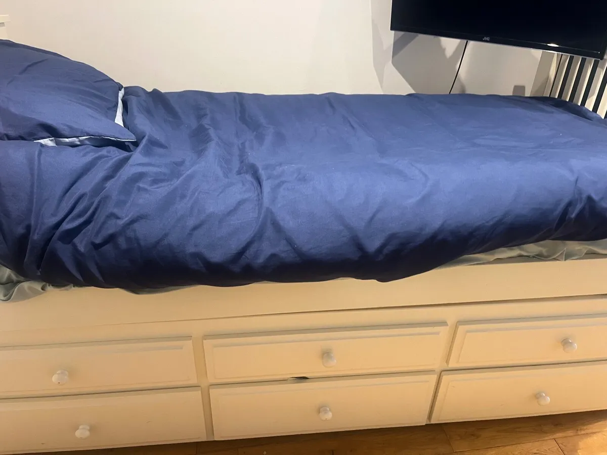 Bed - Image 3