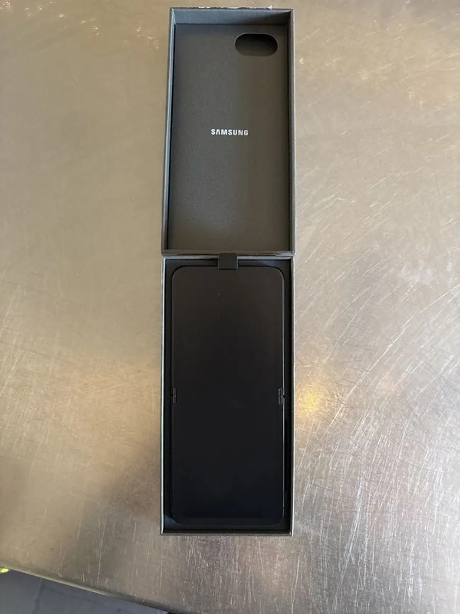 Samsung Galaxy Flip 7 FE 128GB - Image 2