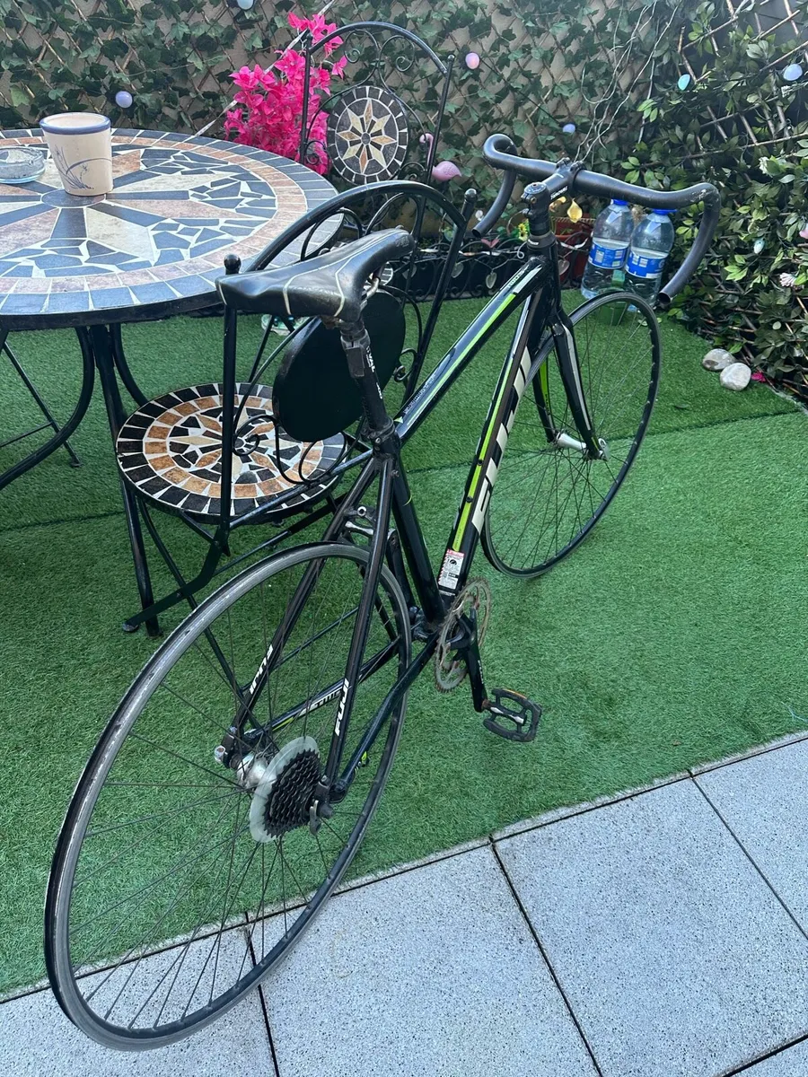Road bike - Image 2