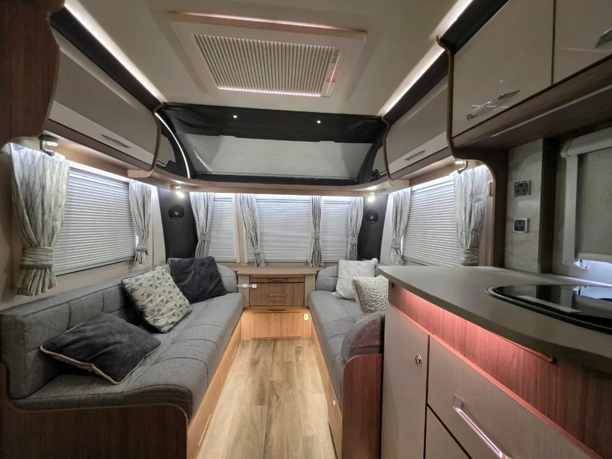 Coachman Laser 665 twin axel 2019 - Image 2