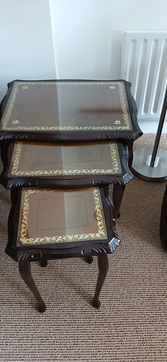 Vintage nest of tables - Image 1