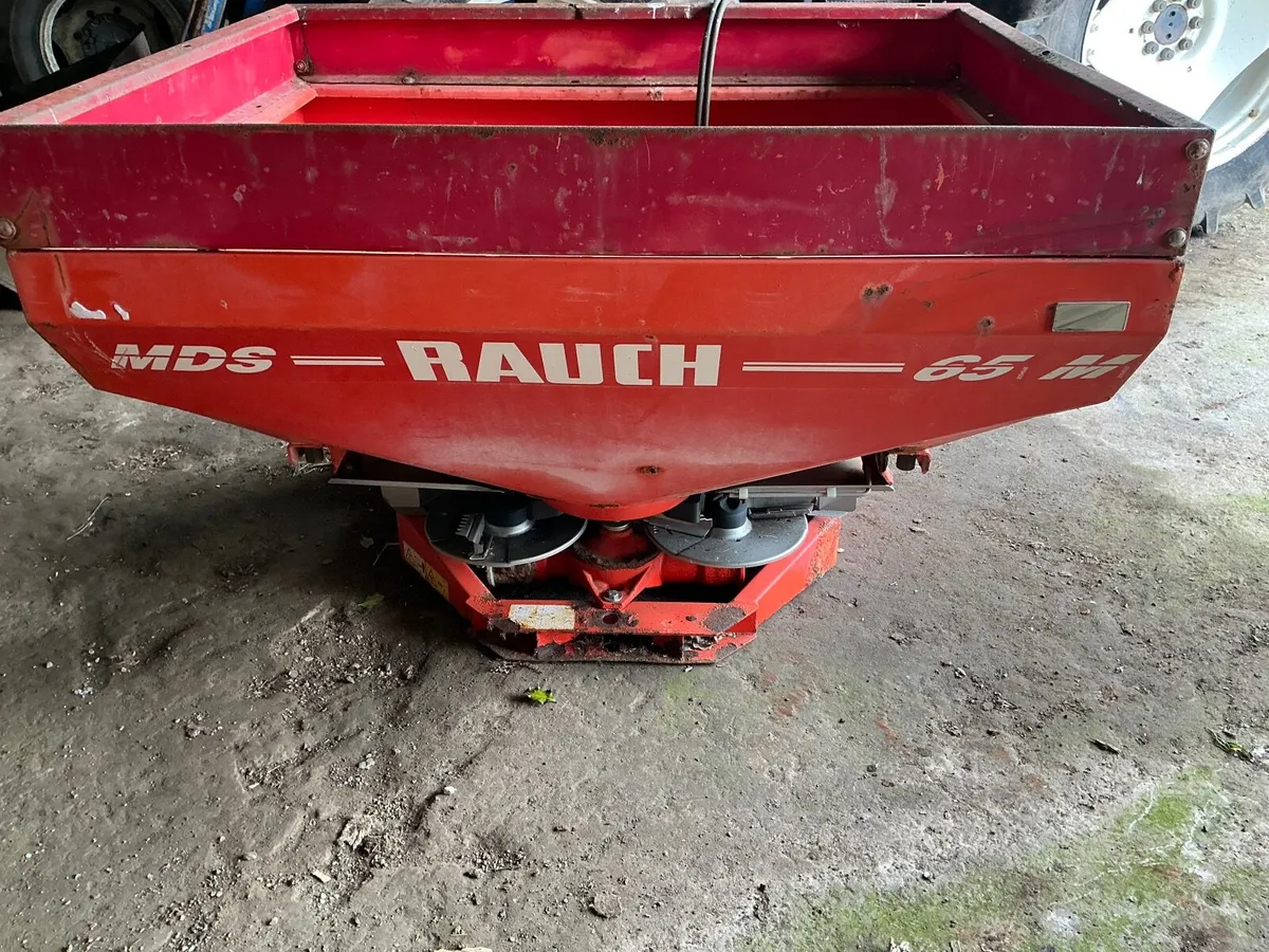 Rauch  MDS 65M Fertiliser Spreader - Image 1