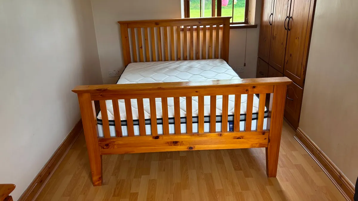 Solid wood double bed frame - Image 2