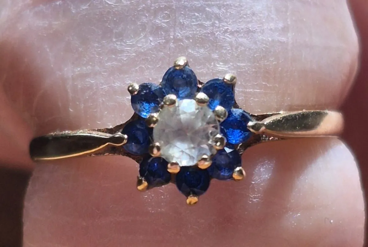 9ct Gold Ring with Blue & White Topaz - Image 1