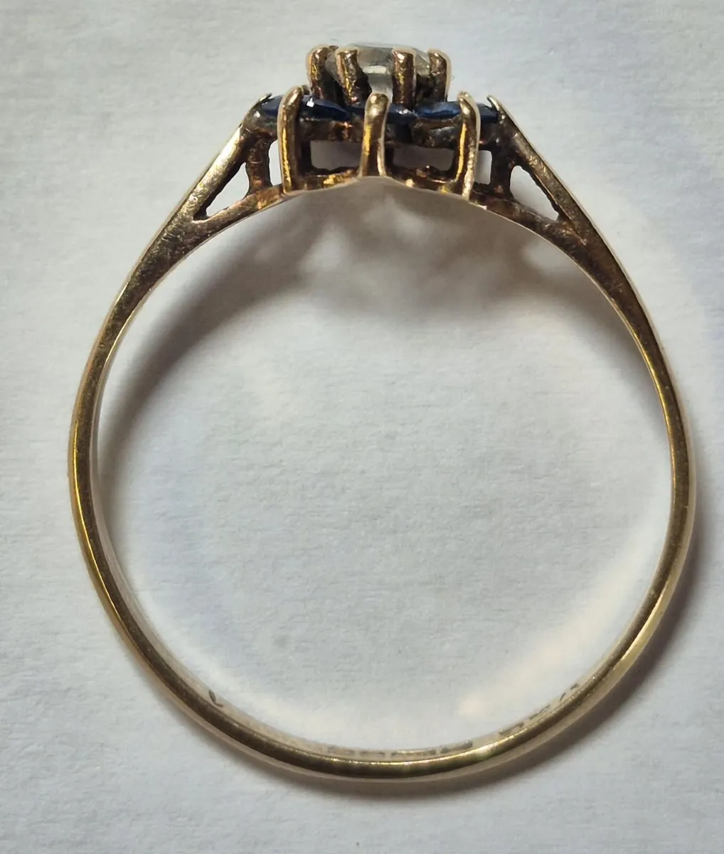 9ct Gold Ring with Blue & White Topaz - Image 2