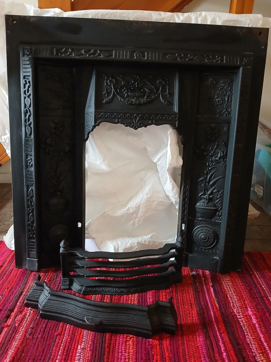 Cast iron back panel for fireplace, - Image 1