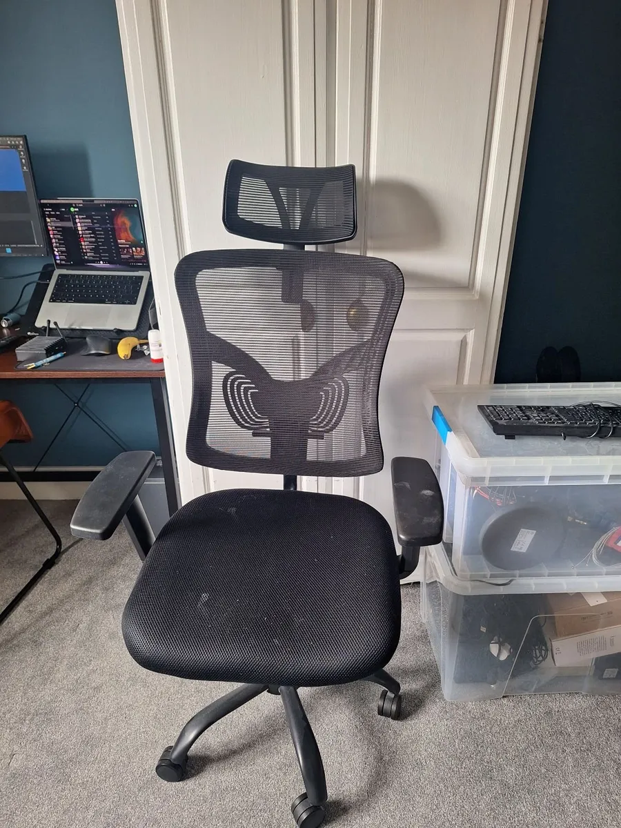 Desk, office chair - Image 1