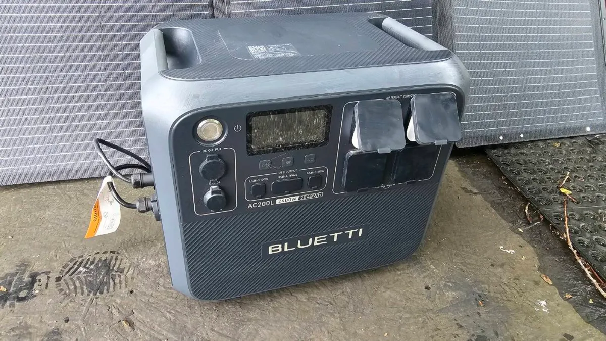 Bluetti big portable power station - Image 2