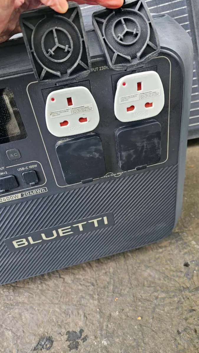 Bluetti big portable power station - Image 3
