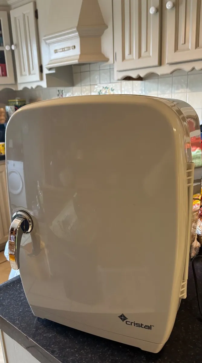 Mini fridge - Image 1