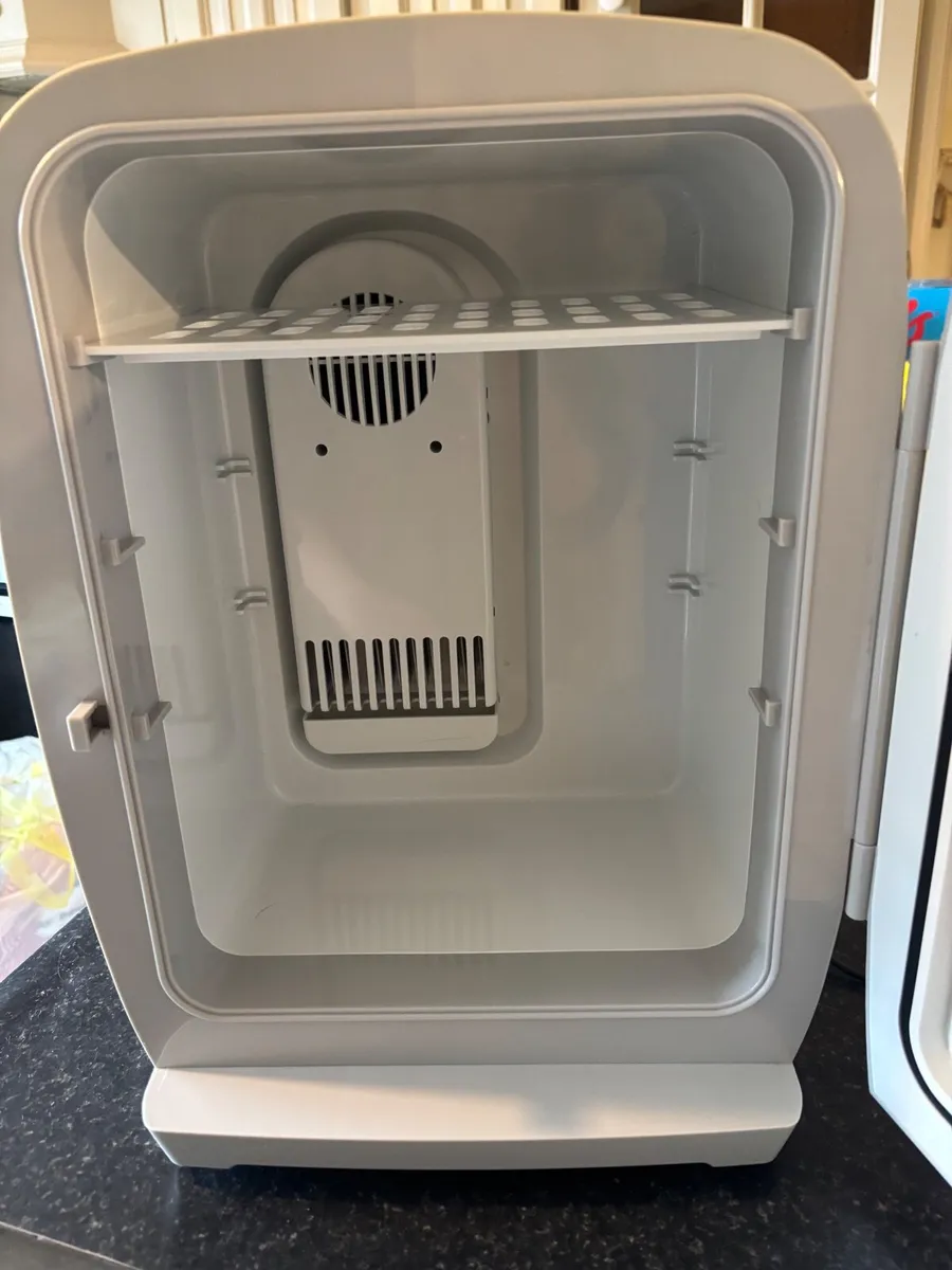 Mini fridge - Image 3