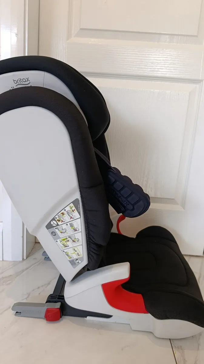 Britax Römer  Car Seat  — Excellent Condition - Image 3