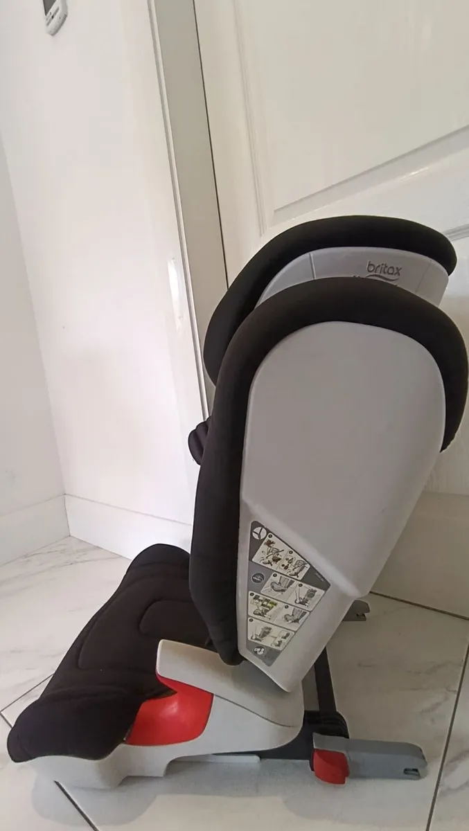 Britax Römer  Car Seat  — Excellent Condition - Image 4