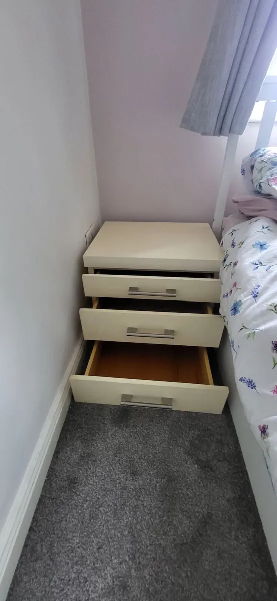 Bedside lockers and bedside table - Image 2