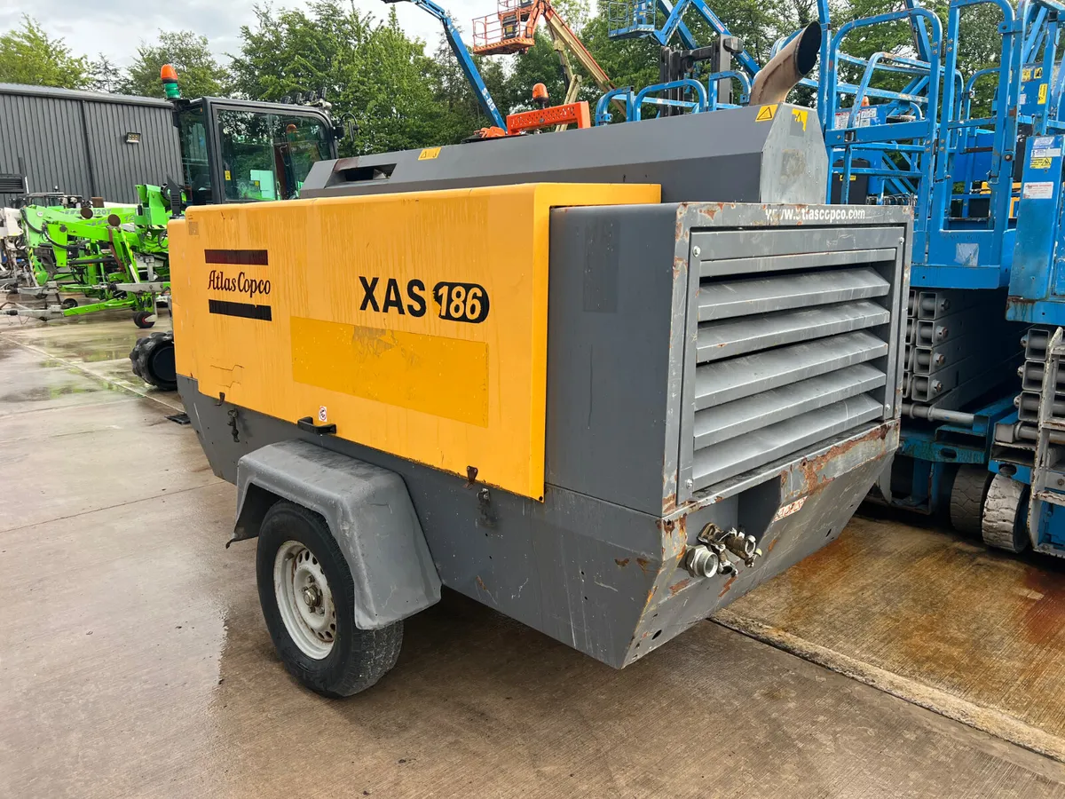 Atlas Copco XAS186 - 400 CMF Road Compressor - Image 4