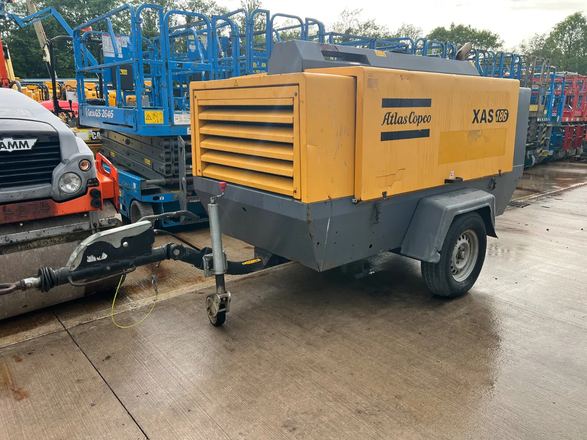 Atlas Copco XAS186 - 400 CMF Road Compressor - Image 2