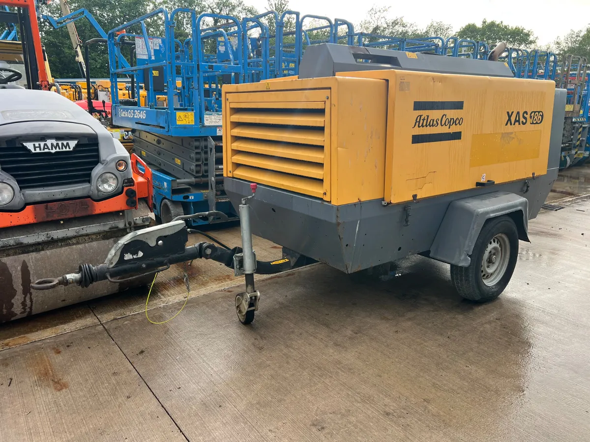 Atlas Copco XAS186 - 400 CMF Road Compressor - Image 3