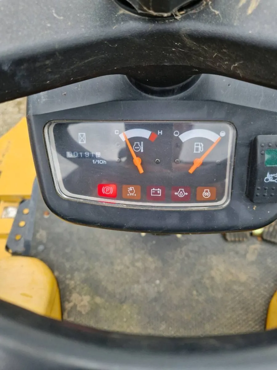 Hustler 3700 mower - Image 3