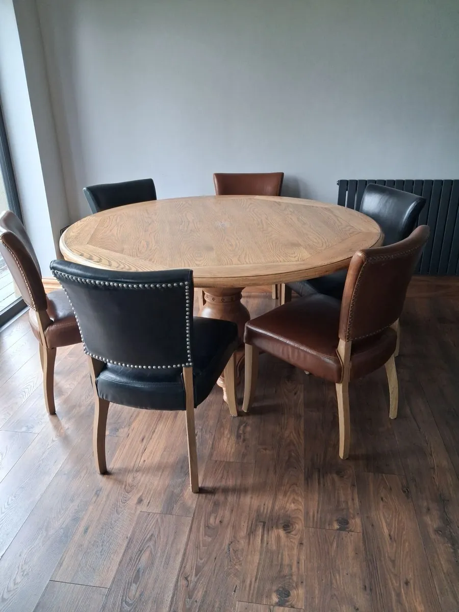 Table and chairs - Image 2
