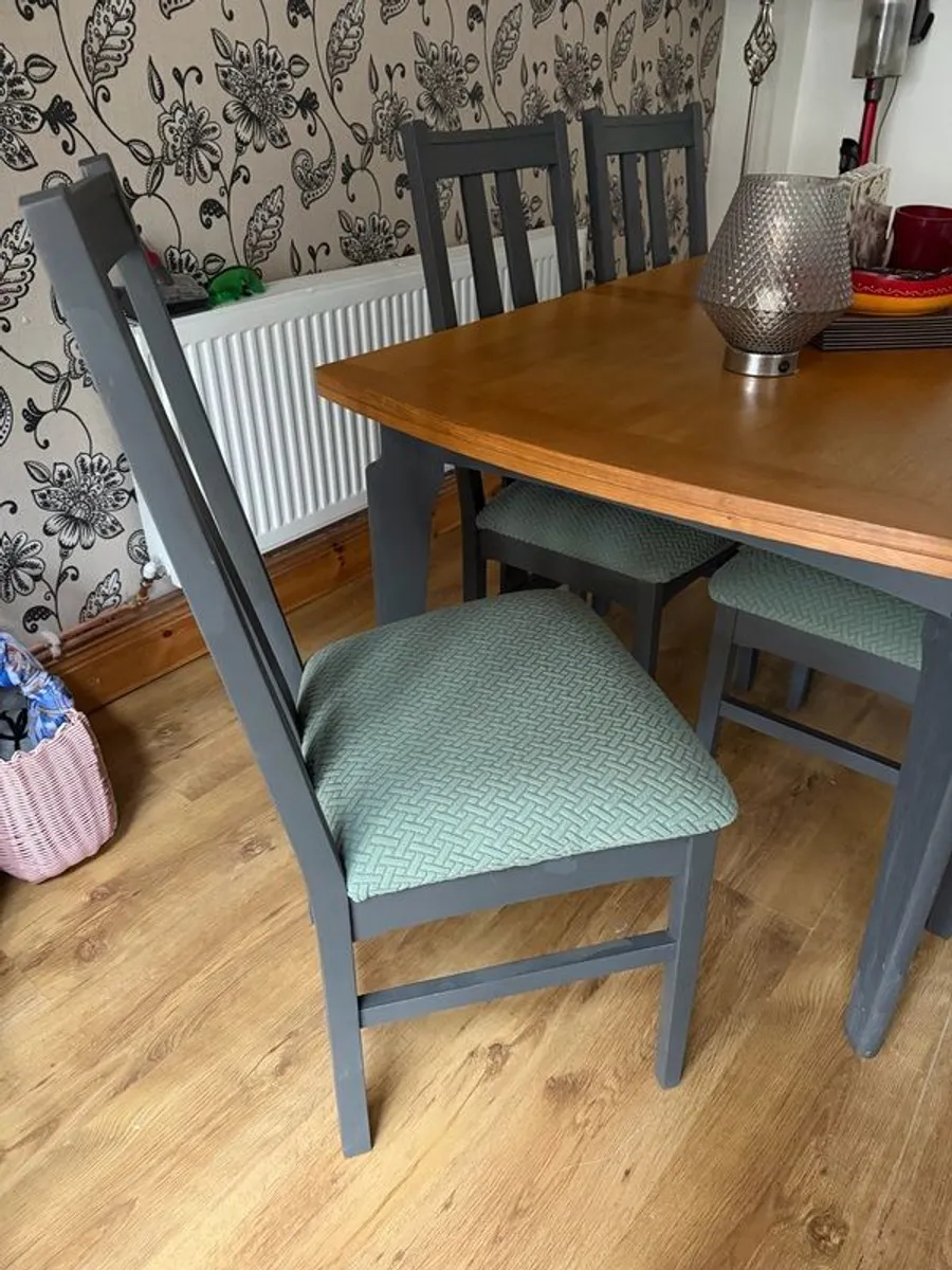 Dining room table and 6 chairs - Image 2
