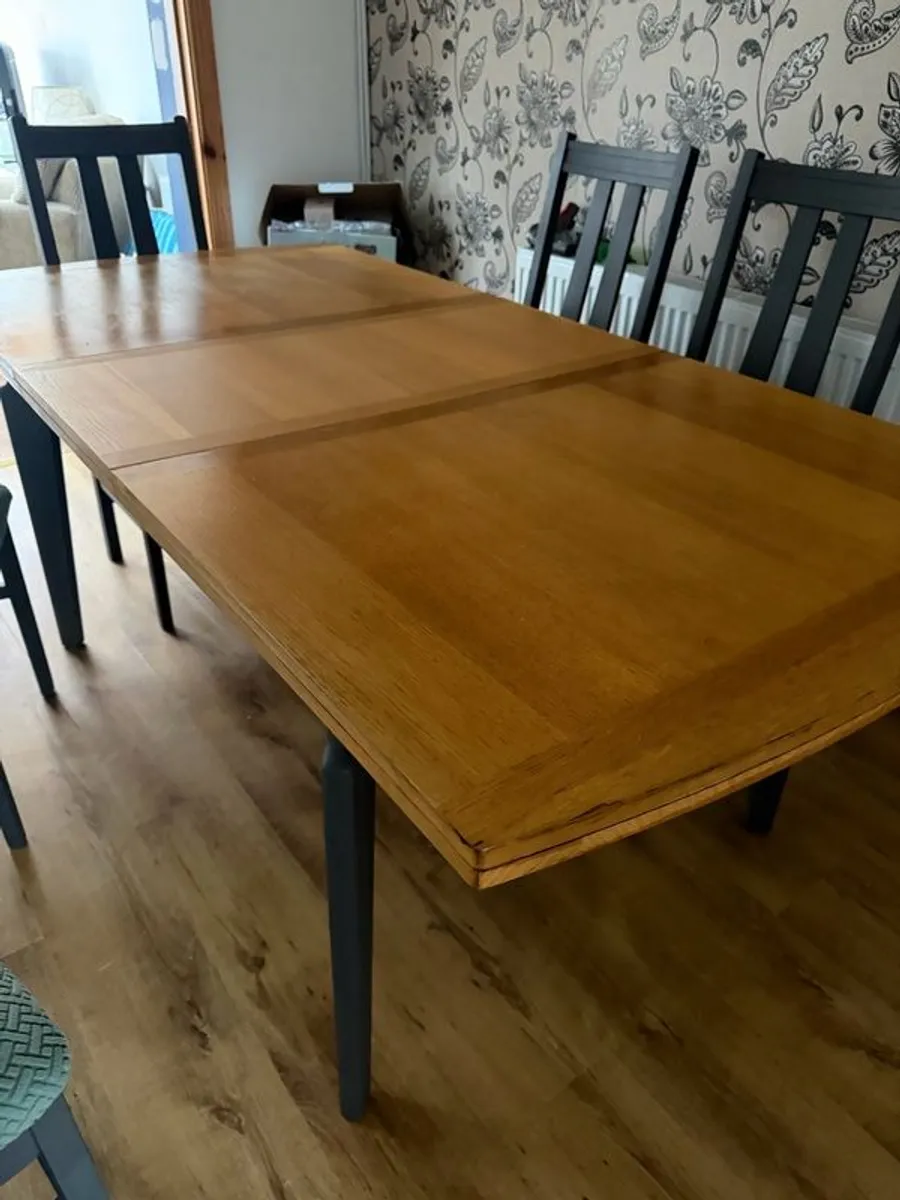 Dining room table and 6 chairs - Image 3