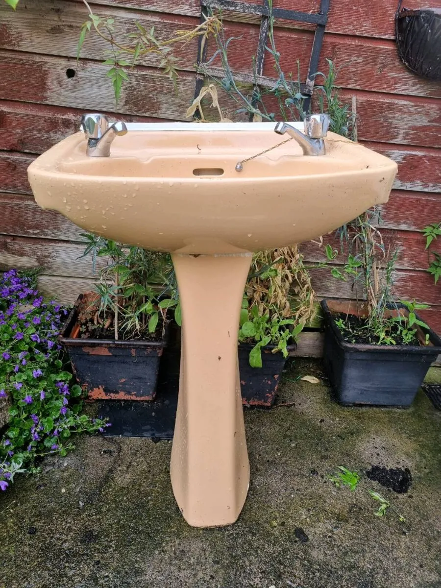 Wash hand basin