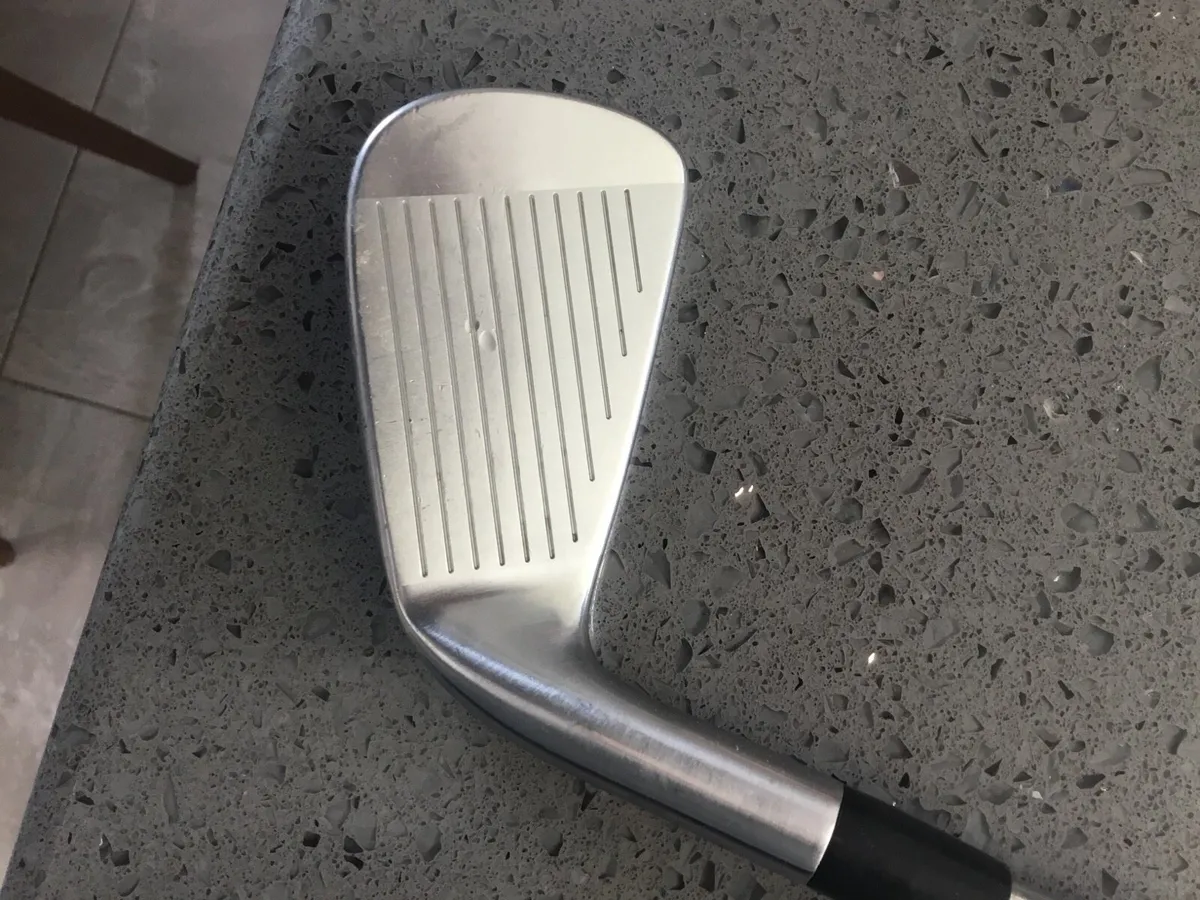 Titliest 4 iron 716 cb - Image 2