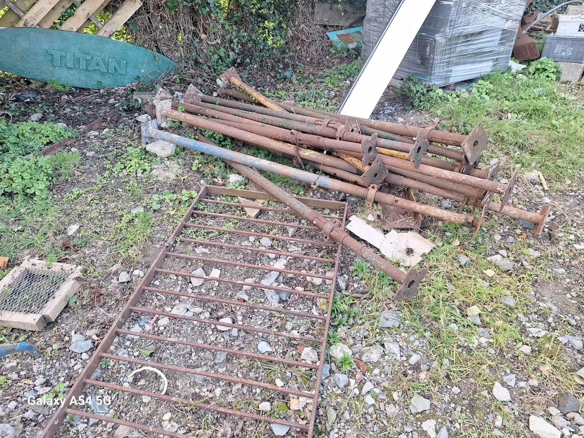 Acro props perfect condition - Image 2