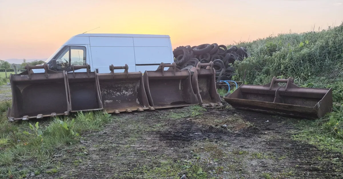 Digger buckets & Quick Hitch - Image 1