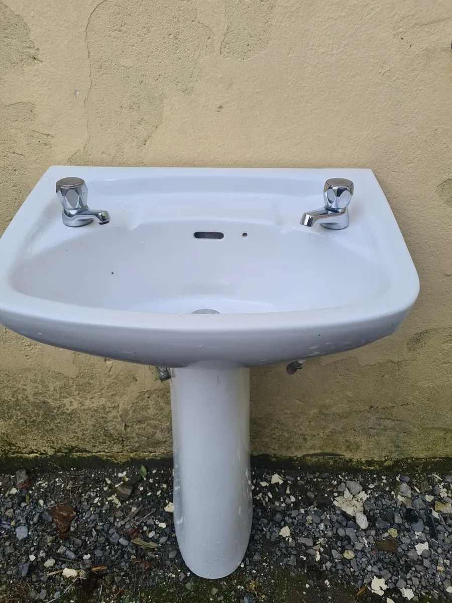 Sink and toilet - Image 2