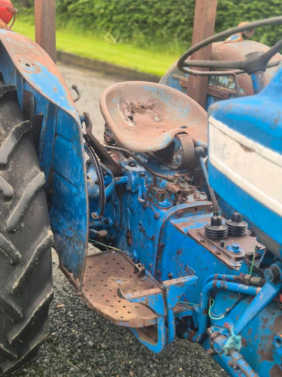 Ford 2000 - Image 4