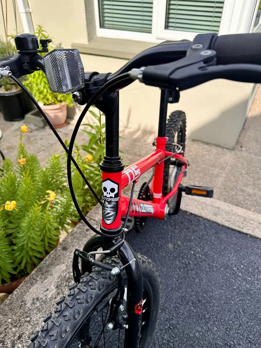 For Sale. An Apollo outrage kids bike. - Image 4