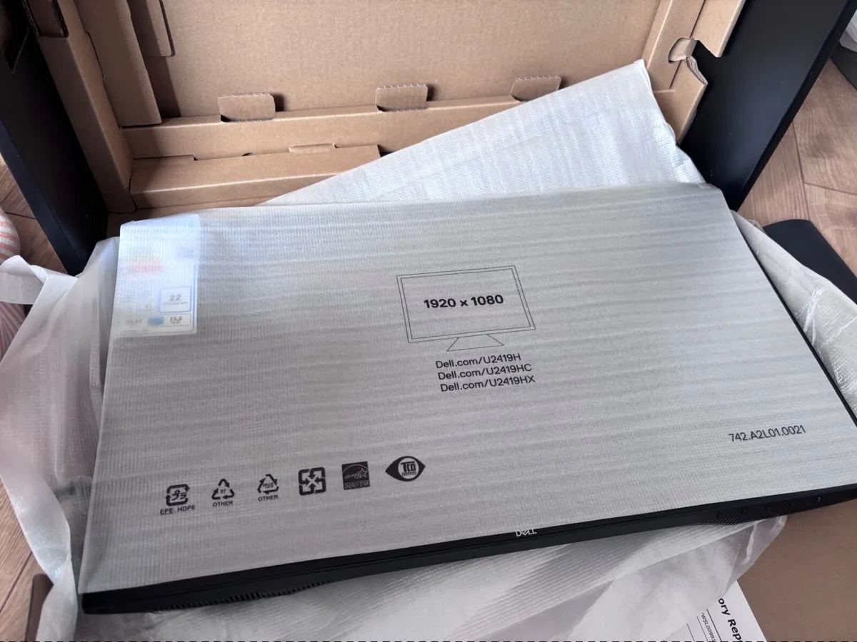 Brand new, never used Dell UltraSharp monitor - Image 3