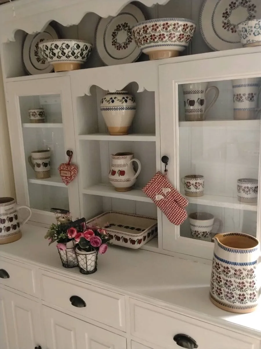 Solid kitchen dresser delivery arranged - Image 4