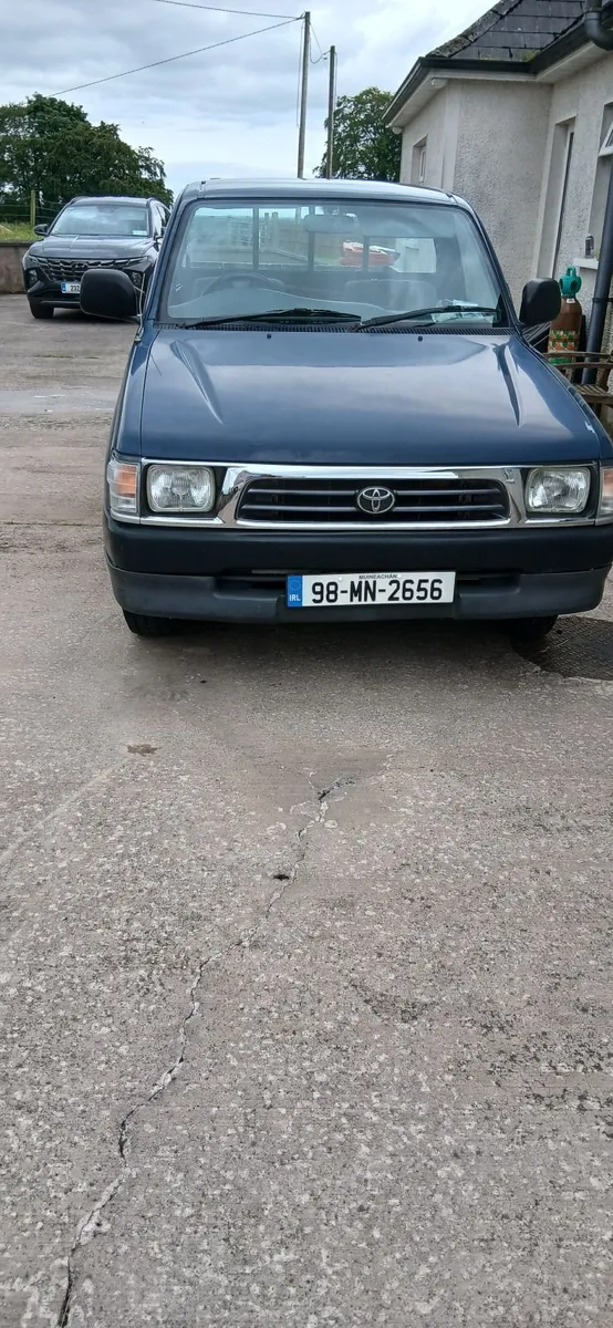 Toyota Hilux 1998 - Image 1