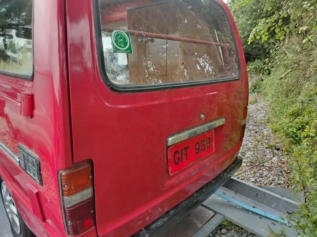 Toyota HiAce 1980 - Image 4